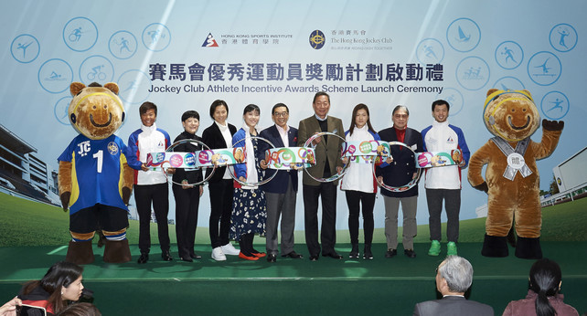 After the launch, Mr Carlson Tong Ka-shing SBS JP (5th left), Chairman of the HKSI; Dr Simon S O Ip CBE JP (4th right), Chairman of The Hong Kong Jockey Club (the Club); Mr Timothy Fok Tsun-ting GBS JP (2nd right), President of the Sports Federation & Olympic Committee of Hong Kong, China; Mrs Jenny Fung Ma Kit-han BBS JP (2nd left), President of the Hong Kong Paralympic Committee & Sports Association for the Physically Disabled; Ms Lee Lai-shan BBS (3rd left), gold medallist of 1996 Olympic Games and four elite athletes take a group photo with the Club’s “Riding High Together Festival” mascots — Captain JC and Mr Fit.